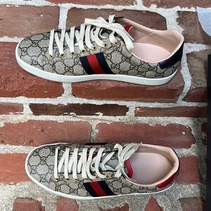 Authentic Gucci Web Sneakers. Size 40 (9 US) Women